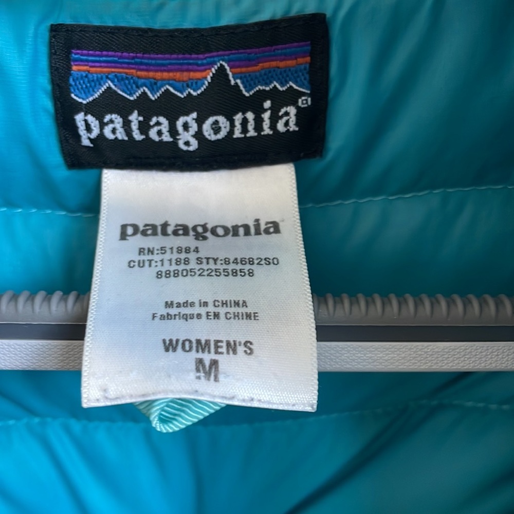 Ladies Patagonia goose light puffer jacket. Womens size Medium - Picture 3 of 8